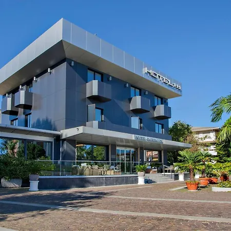 Hotell Garibaldi 3*